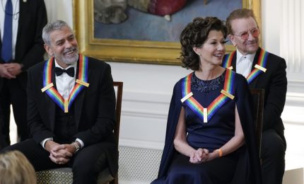 Biden riceve alla Casa Bianca George Clooney e gli U2