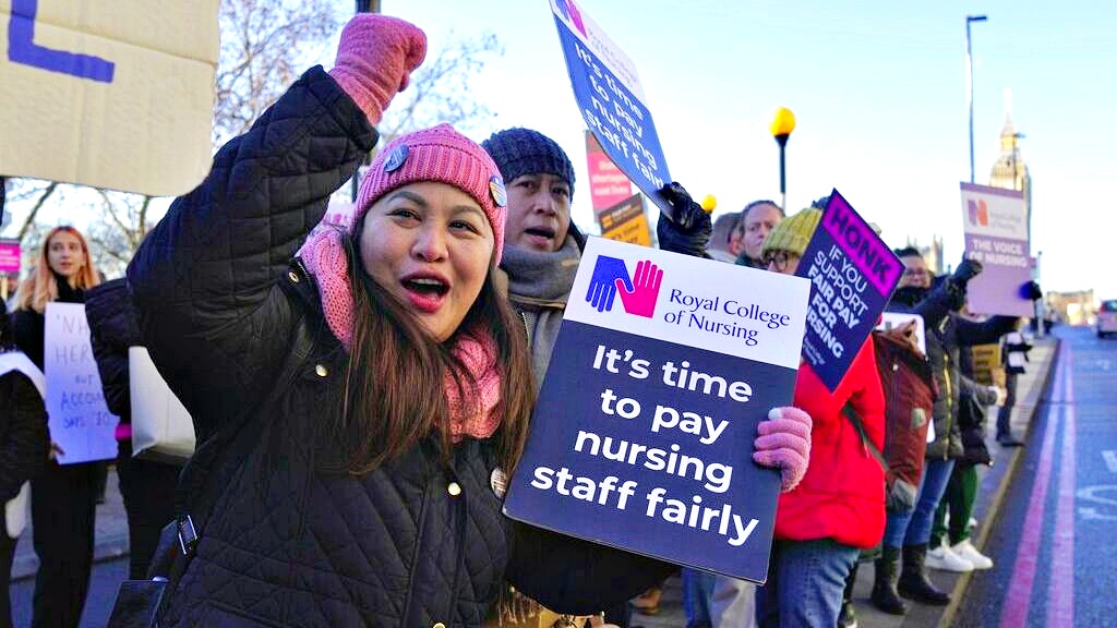 In Gran Bretagna storico sciopero nazionale degli infermieri
