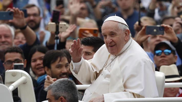 Ucraina, Papa Francesco: “Dio illumini chi può far tacere le armi, guerra insensata”