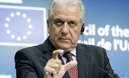 Qatargate, Avramopoulos nel mirino della Commissione Ue: "C'è tanto da chiarire"