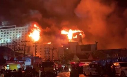 Cambogia, incendio in un hotel casinò: almeno 10 morti