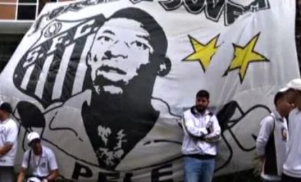 "Pregate per il Re", i tifosi fuori da ospedale per Pelé