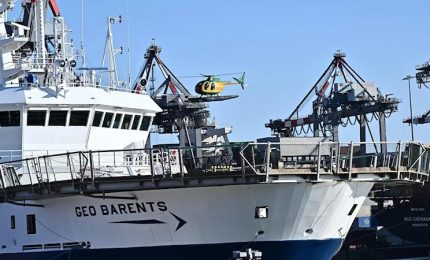 Migranti, la nave Geo Barents è arrivata a la Spezia