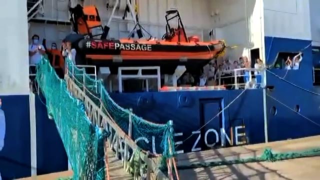 La nave Geo Barents migranti