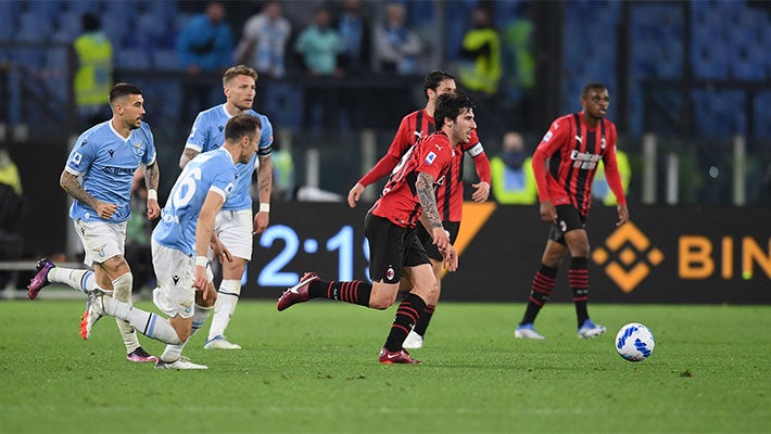 La Lazio affonda 4-0 il Milan e il Napoli è a +12