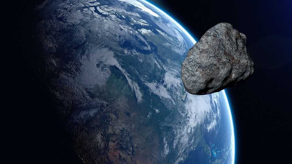 Flyby di un asteroide con la Terra, il quarto più vicino
