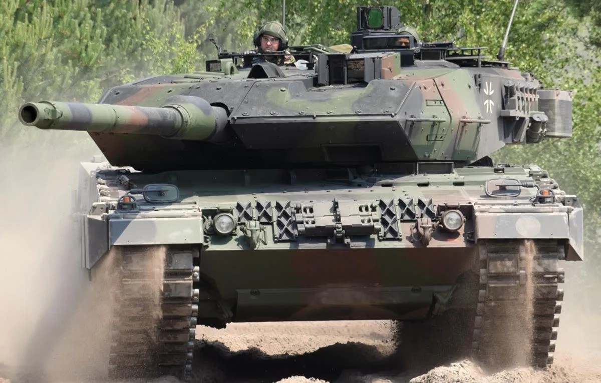 La Germania pronta ad autorizzare la Polonia a invio carri Leopard