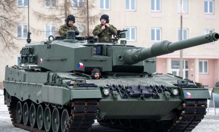 L'Europa pronta a fornire i Leopard 2 all'Ucraina. Anche la Germania ha detto sì