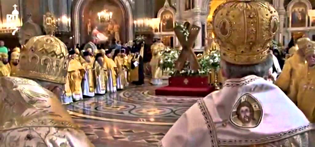 Zelensky sospende la cittadinanza a 13 sacerdoti filorussi. E Mosca accusa: “E’ satanismo”