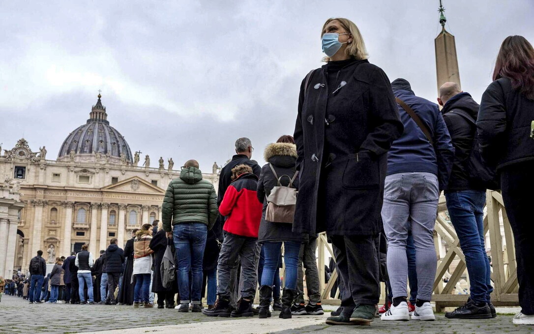 Funerali di Ratzinger, attesi in migliaia in una piazza San Pietro blindata