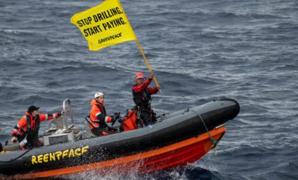 Greenpeace, attivisti occupano piattaforma Shell