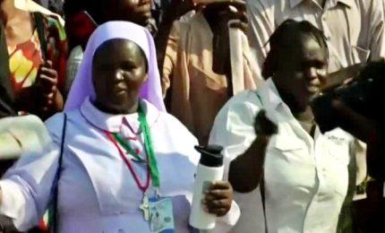 Una folla accoglie il Papa a Giuba in Sud Sudan