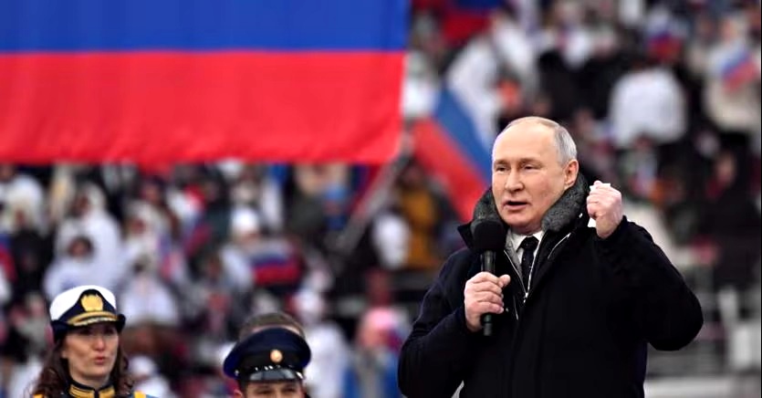Putin: Mosca combatte per le sue “frontiere storiche” in Ucraina