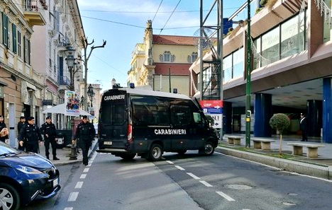 Sanremo, un centinaio di proiettili nel pacco bomba