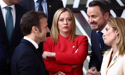 "Gelo" tra Macron e Meloni. Premier: "Inopportuno invito a Parigi a Zelensky"
