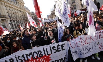 Francesi ancora in piazza contro riforma pensioni