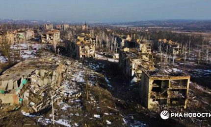 Bakhmut vacilla, Kiev chiede aerei e esclude armi cinesi ai russi