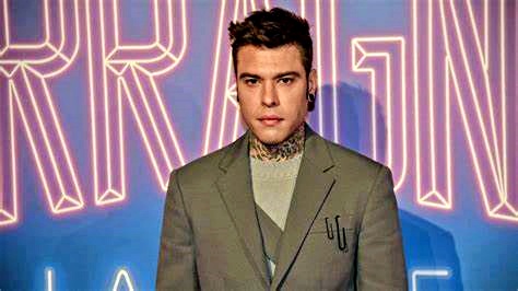 Fedez torna sui social: “Crollato dopo sospensione psicofarmaco”