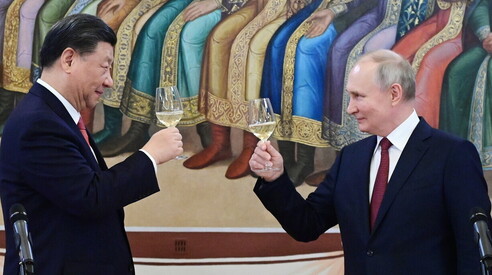 Putin: “Cooperazione tra Russia e la Cina non è un’alleanza militare”. E critica la “Nato globale”