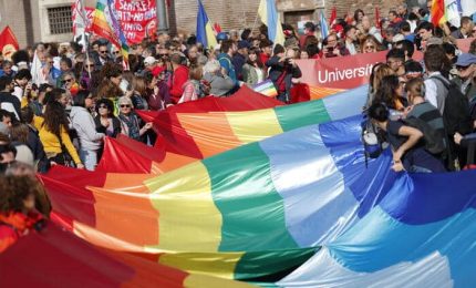 Arcobaleno di nuovo in piazza a Roma: trascrivere figli coppie gay