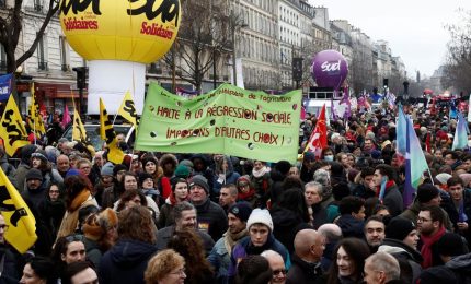 Francia, storica mobilitazione riforma pensioni