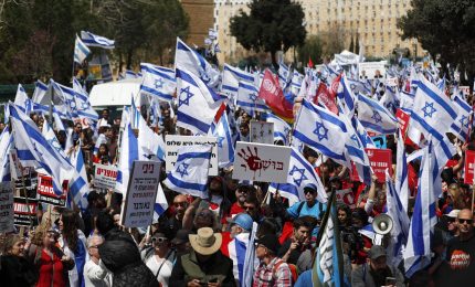 Israele, migliaia in piazza contro riforma giudiziaria