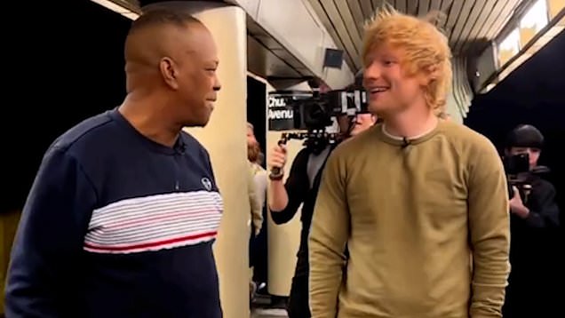 Ed Sheeran duetta con il cantante Mike Yung nella metro di N.Y.