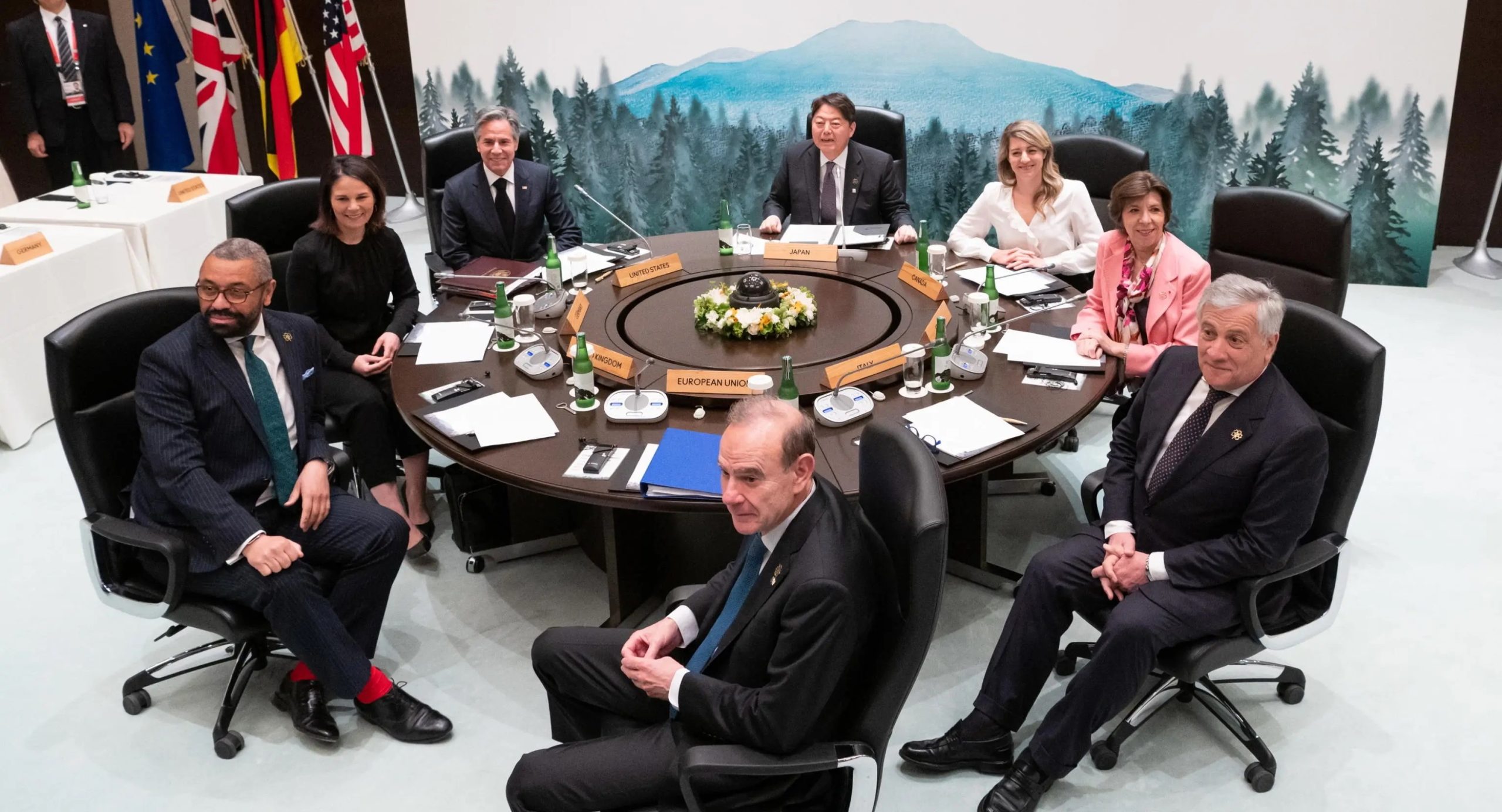 Il G7 contro gli alleati della Russia: pagheranno un caro prezzo