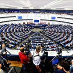 Migranti, ok ai rimpatri in Paesi terzi: il centrodestra vota sì a Bruxelles