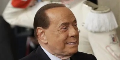 Berlusconi ancora in terapia intensiva. Confalonieri: "Sta meglio di prima"