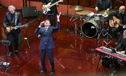 Morandi in Senato canta "Fratelli d'Italia" davanti a Mattarella