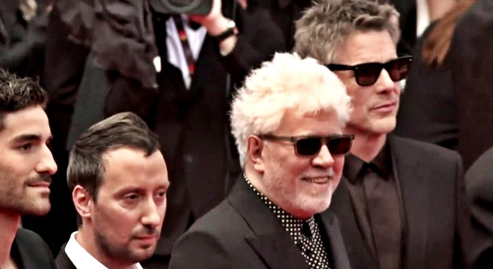 Cannes, torna Pedro Almodovar e accende il red carpet con Ethan Hawke