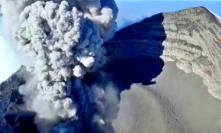 Messico, fumo e cenere dal vulcano Popocatepetl: è allerta gialla