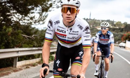 Giro d'Italia, prima tappa e maglia rosa al belga Evenepoel
