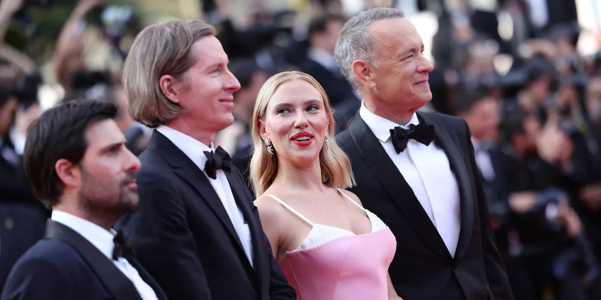 Scarlett Johansson e Tom Hanks a Cannes per “Asteroid City” di Wes Anderson