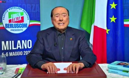 Berlusconi in video dal San Raffaele: eccomi, sono qui per voi