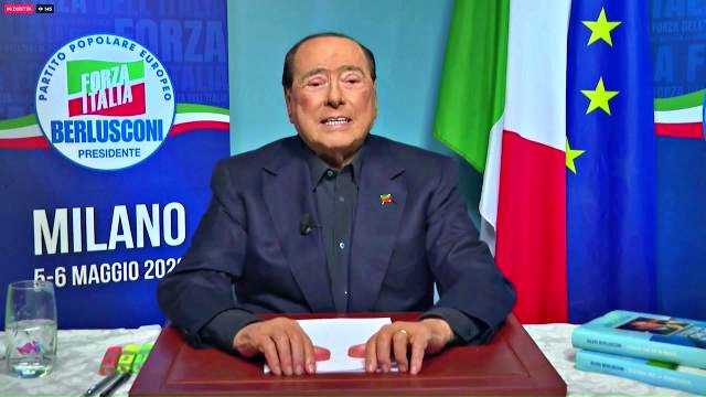 Berlusconi in video dal San Raffaele: eccomi, sono qui per voi
