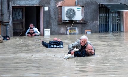 Emilia Romagna sott'acqua: centinaia di sfollati, diverse vittime