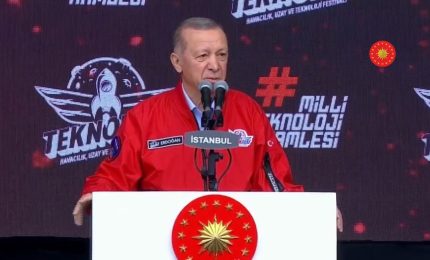 Erdogan riappare in pubblico dopo il malore di martedì