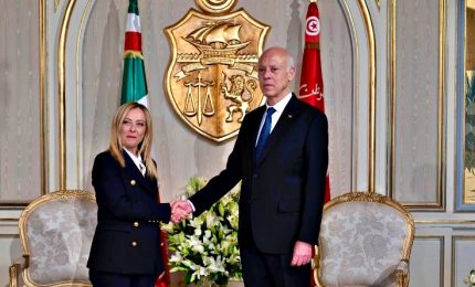 La premier Meloni a Tunisi: impegno su fondi del Fmi