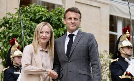 A Parigi disgelo tra Meloni e Macron, interesse nazionale prevale