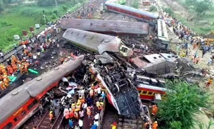 Collisione tra treni in India: il bilancio sale ad oltre 280 morti. Il cordoglio della Meloni