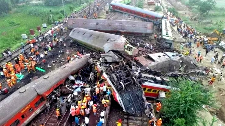 Collisione tra treni in India: il bilancio sale ad oltre 280 morti. Il cordoglio della Meloni