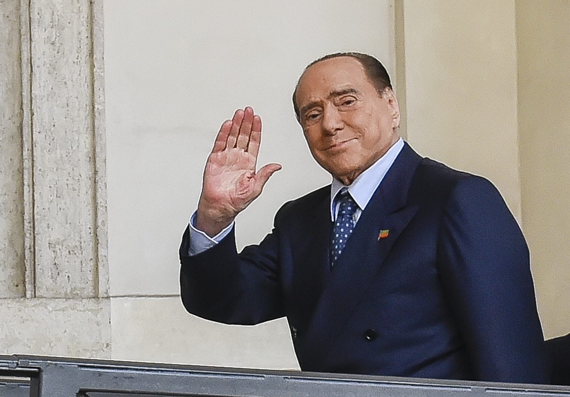 Seconda notte di ricovero al San Raffaele per Berlusconi