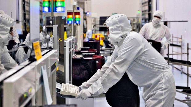 L’Ue scommette su produzione semiconduttori: senza chip niente economia
