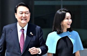 Yoon Suk Yeol e la moglie Kim Keon-hee