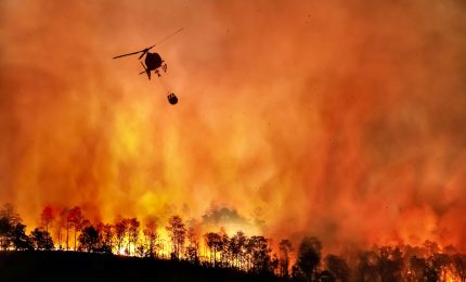 Inferno in Sardegna, costa orientale in fiamme a Nord e Sud