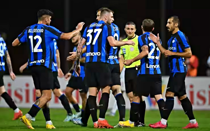 L’Inter batte il Salisburgo 4-3 sotto il diluvio