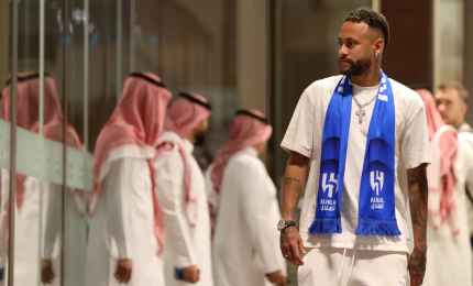 Accoglienza da star a Riyadh per Neymar, giocherà nel club saudita Al-Hilal