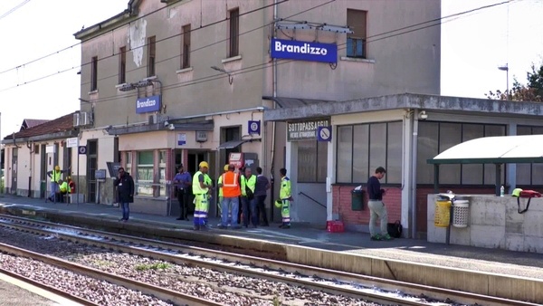 Brandizzo, treno travolge e uccide 5 operai. Il colpo di scena della Rete ferroviaria italiana